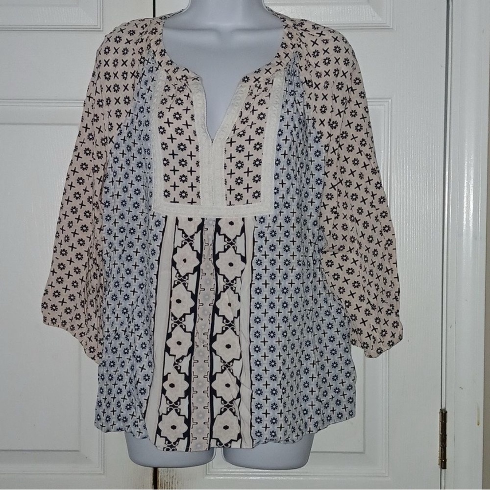 Crown & Ivy curvy baby pink and baby blue v neck high low shirt  Sz  1X
UEC